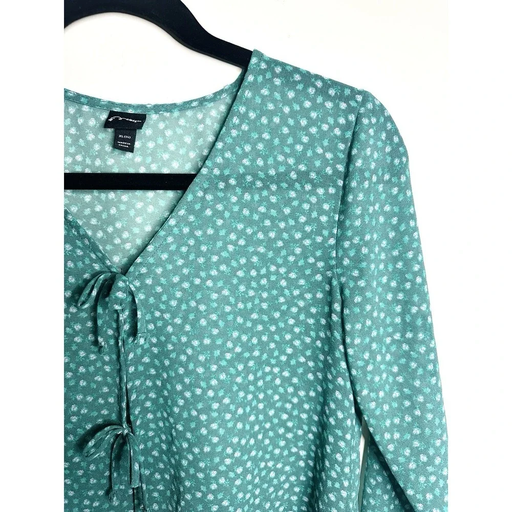 Art Class Girls XL 14 Green Floral Tie Front Blouse Long Sleeve Bell Cuff Spring